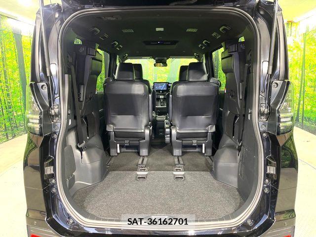 Toyota VOXY HYBRID 2023-02 6915272-11