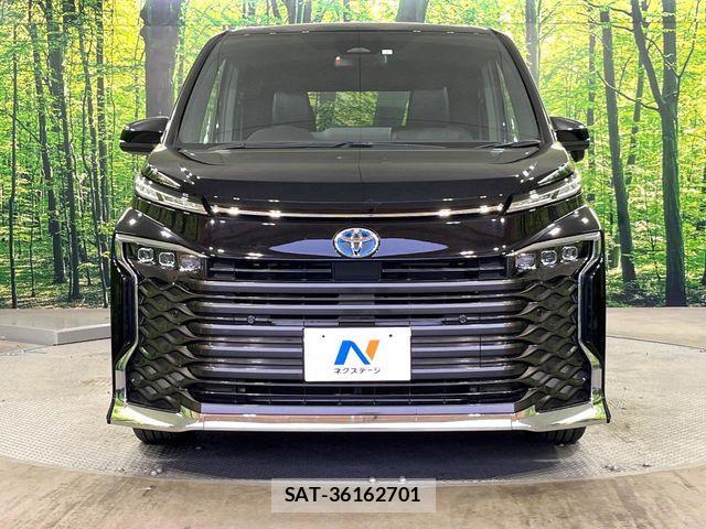 Toyota VOXY HYBRID 2023-02 6915272-14
