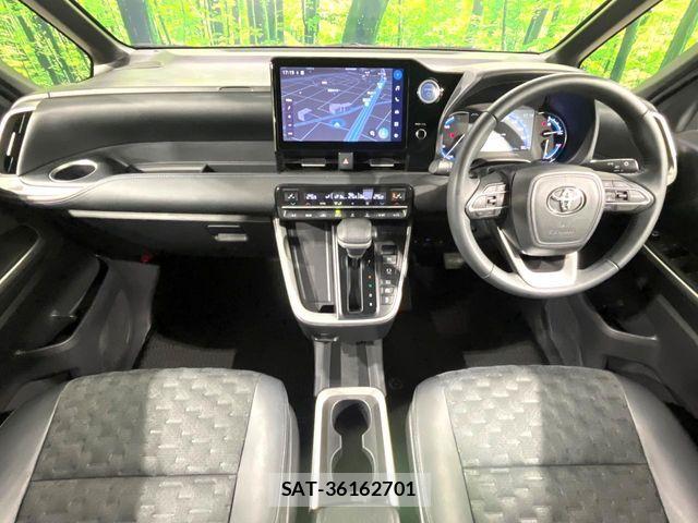 Toyota VOXY HYBRID 2023-02 6915272-1
