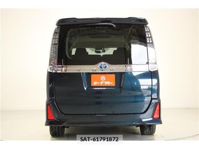 Toyota VOXY HYBRID 2017-06 6915320-10