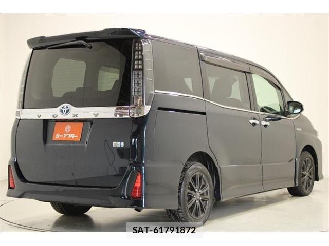 Toyota VOXY HYBRID 2017-06 6915320-11