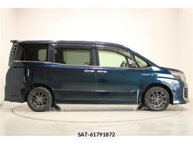 Toyota VOXY HYBRID 2017-06 6915320-12