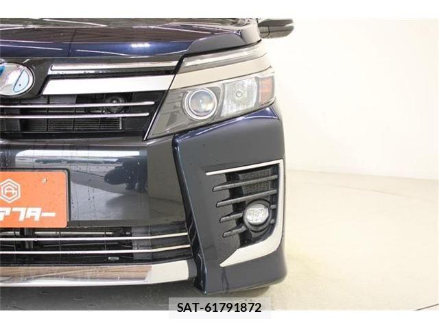 Toyota VOXY HYBRID 2017-06 6915320-13