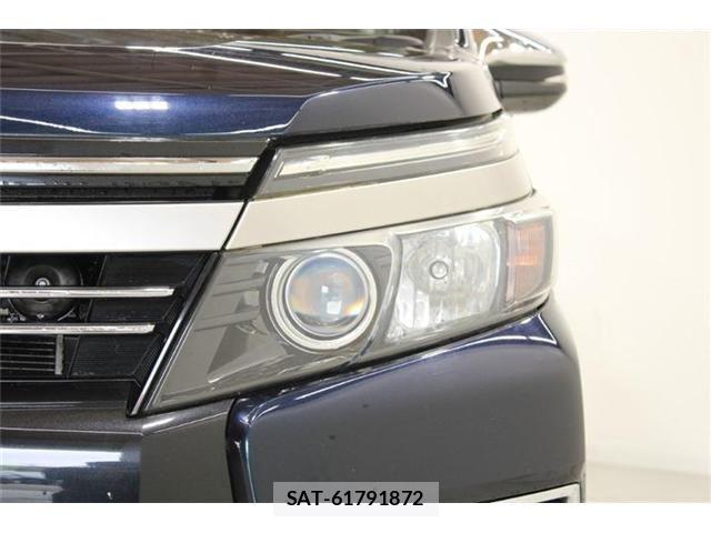 Toyota VOXY HYBRID 2017-06 6915320-14