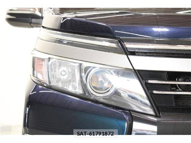 Toyota VOXY HYBRID 2017-06 6915320-16