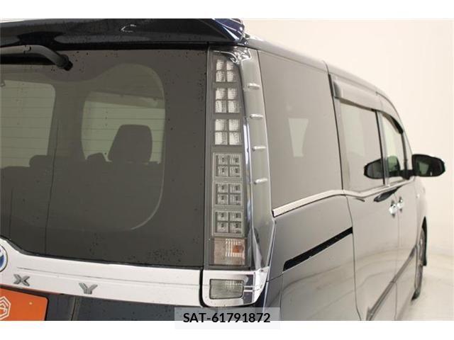 Toyota VOXY HYBRID 2017-06 6915320-17