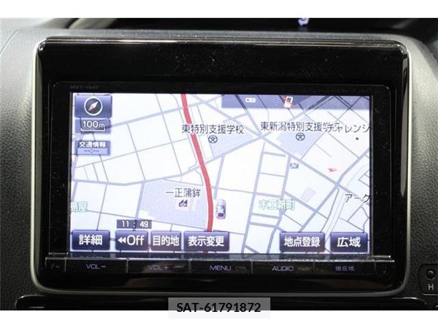 Toyota VOXY HYBRID 2017-06 6915320-1
