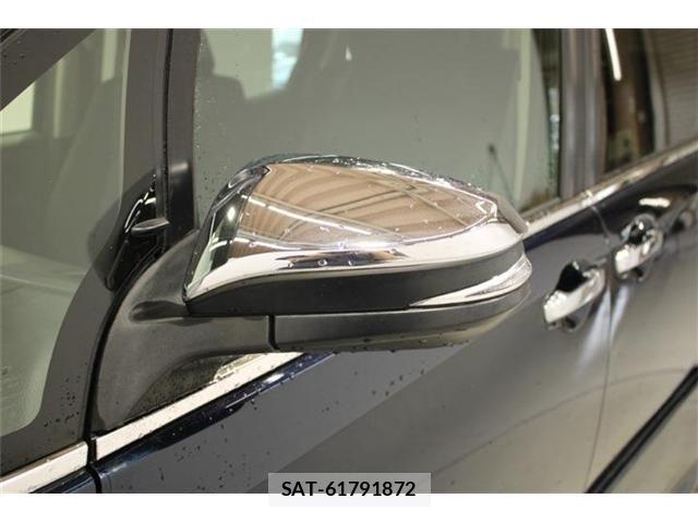 Toyota VOXY HYBRID 2017-06 6915320-19