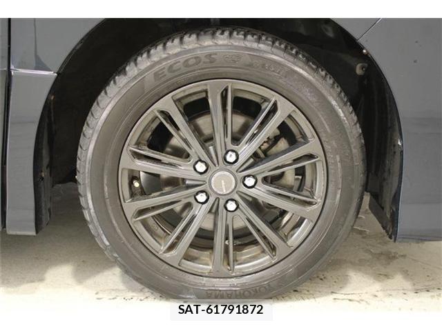 Toyota VOXY HYBRID 2017-06 6915320-21