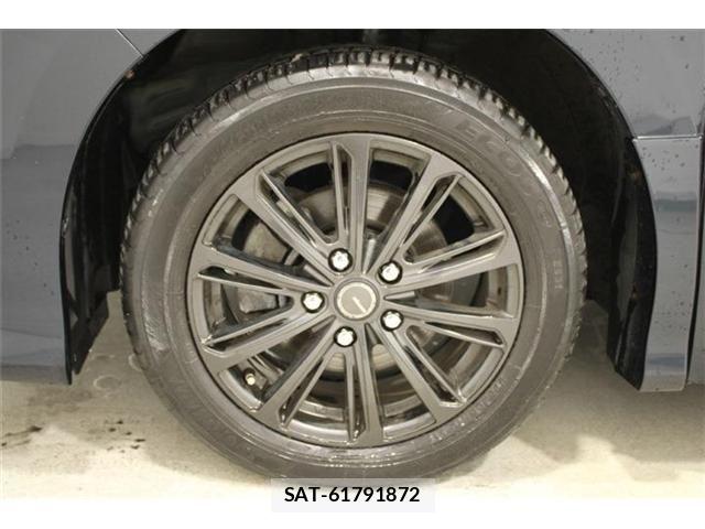 Toyota VOXY HYBRID 2017-06 6915320-24