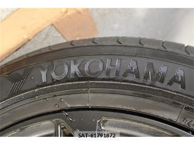 Toyota VOXY HYBRID 2017-06 6915320-25