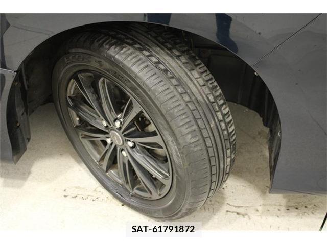 Toyota VOXY HYBRID 2017-06 6915320-27