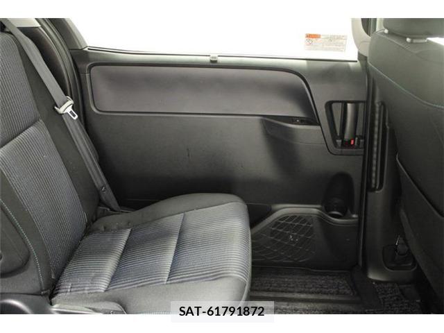 Toyota VOXY HYBRID 2017-06 6915320-29