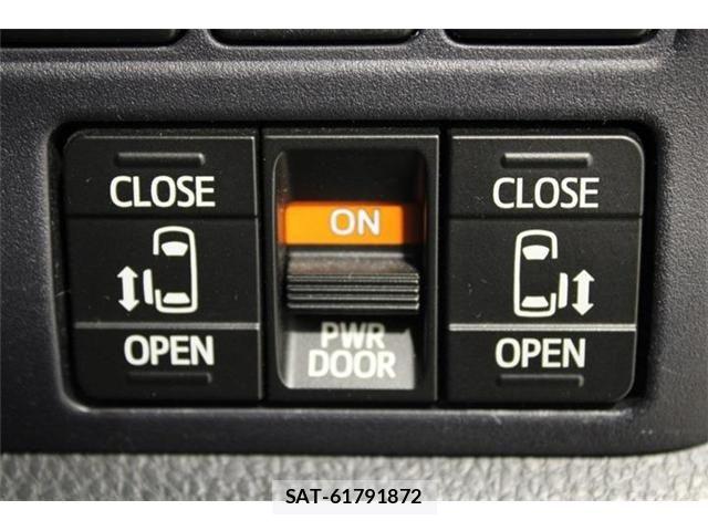 Toyota VOXY HYBRID 2017-06 6915320-4
