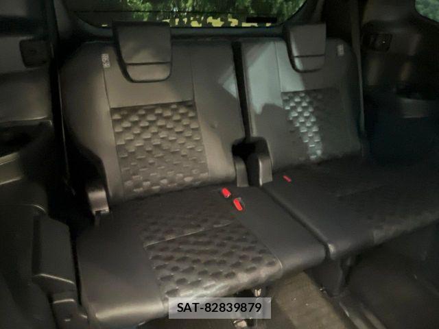 Toyota VOXY HYBRID 2024-09 6915260-9