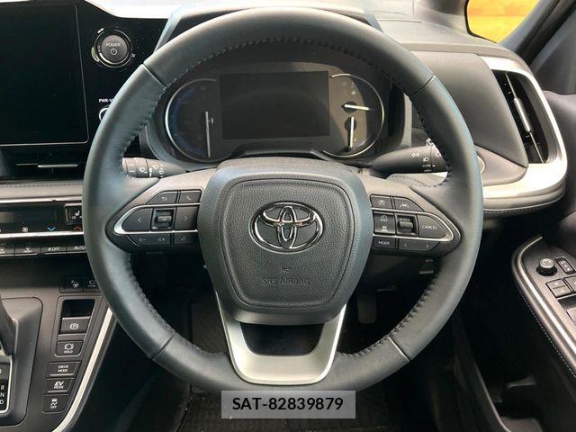 Toyota VOXY HYBRID 2024-09 6915260-11