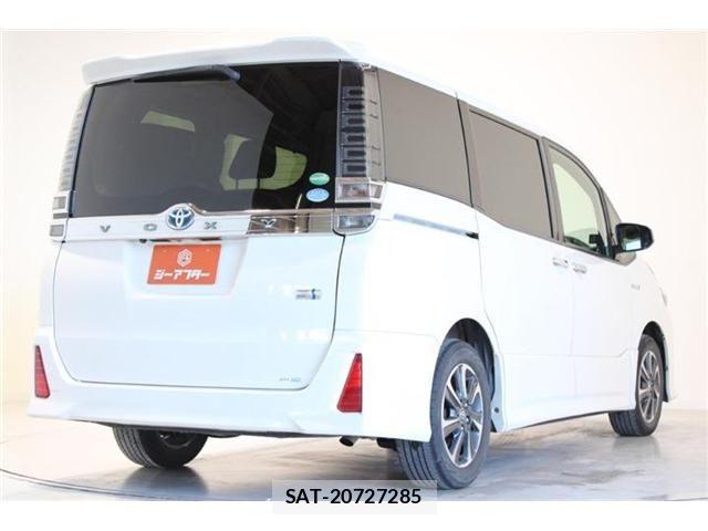 Toyota VOXY HYBRID 2018-02 6915315-11