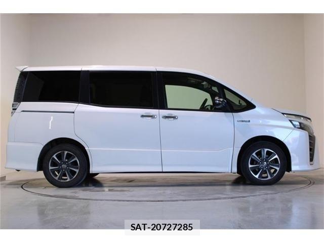 Toyota VOXY HYBRID 2018-02 6915315-12