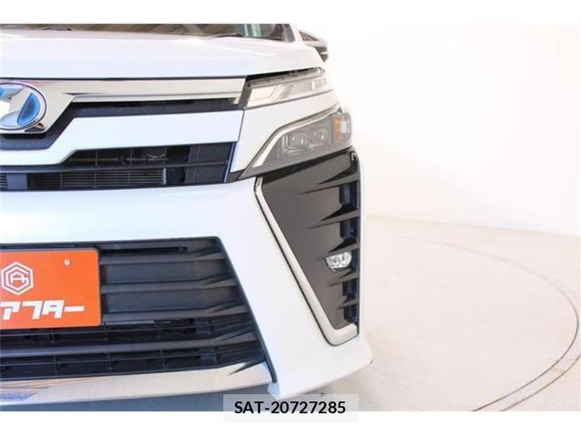Toyota VOXY HYBRID 2018-02 6915315-13