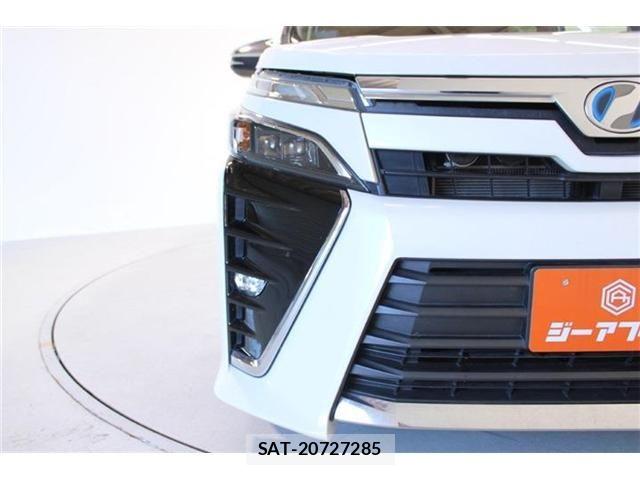 Toyota VOXY HYBRID 2018-02 6915315-15