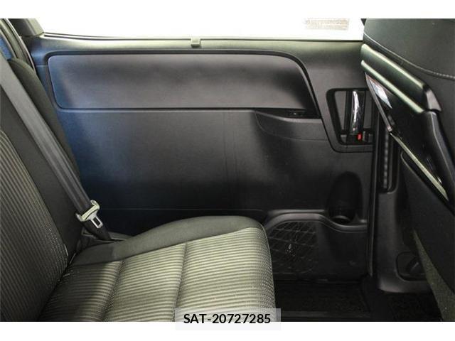 Toyota VOXY HYBRID 2018-02 6915315-29