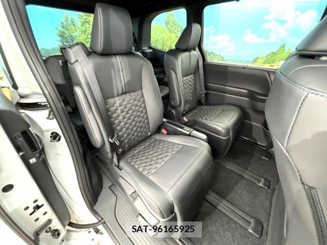 Toyota VOXY HYBRID 2026-01 6915259-8