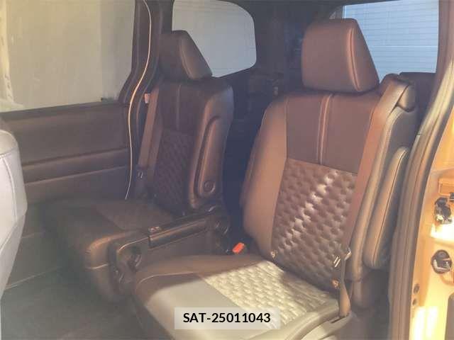 Toyota VOXY HYBRID 2025-09 6915258-17