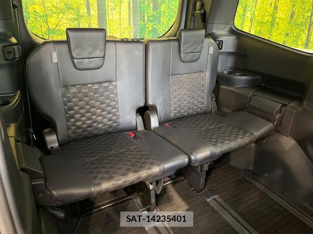 Toyota VOXY HYBRID 2022-06 6999121-9