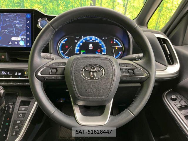Toyota VOXY HYBRID 2023-08 6999131-11