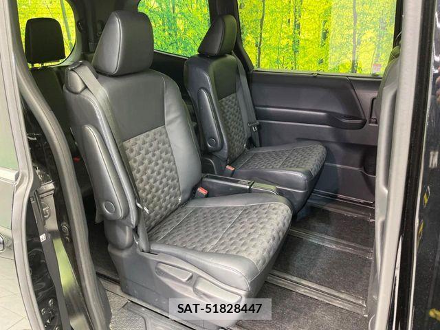 Toyota VOXY HYBRID 2023-08 6999131-8