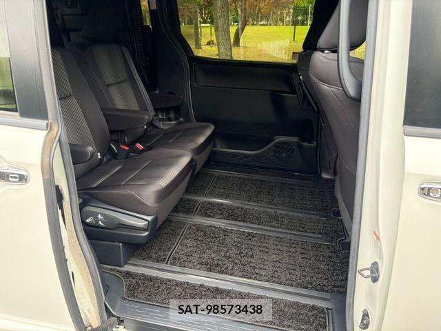 Toyota VOXY HYBRID 2020-02 6999141-15