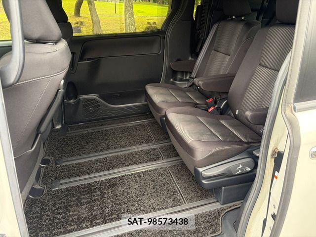 Toyota VOXY HYBRID 2020-02 6999141-17