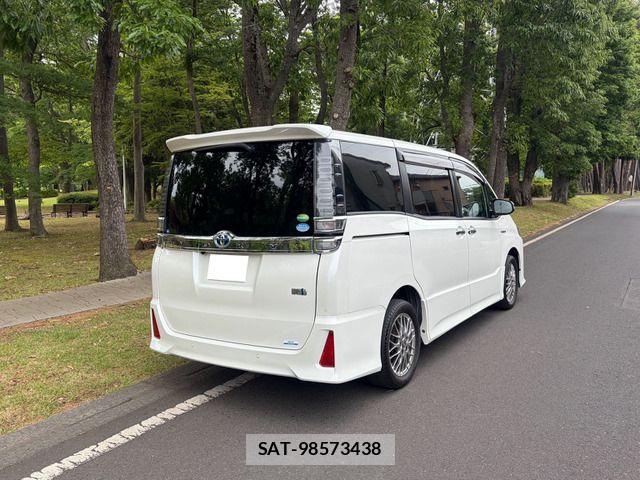 Toyota VOXY HYBRID 2020-02 6999141-1