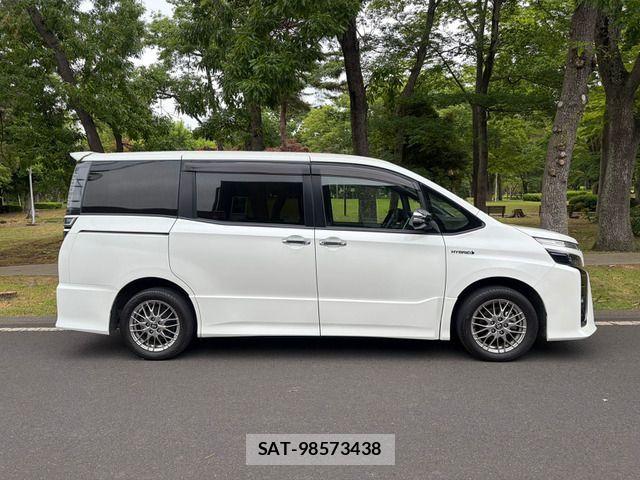 Toyota VOXY HYBRID 2020-02 6999141-2