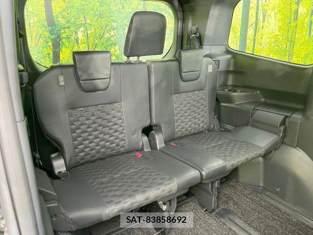Toyota VOXY HYBRID 2023-12 6999124-9