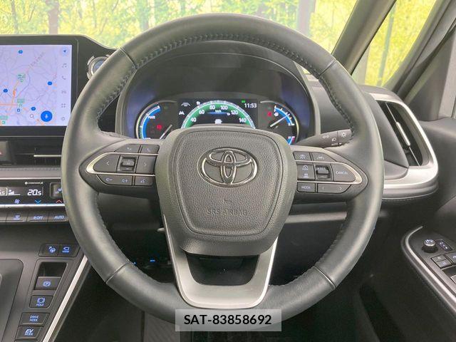 Toyota VOXY HYBRID 2023-12 6999124-11