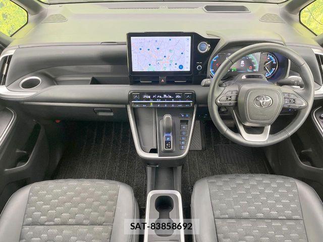 Toyota VOXY HYBRID 2023-12 6999124-1
