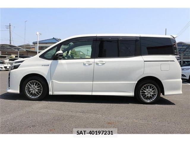 Toyota VOXY HYBRID 2017-10 6999144-10