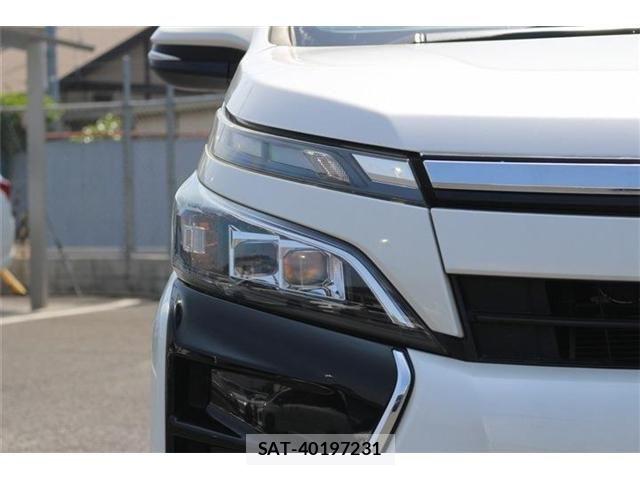Toyota VOXY HYBRID 2017-10 6999144-11