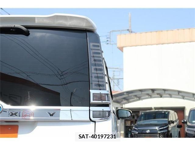 Toyota VOXY HYBRID 2017-10 6999144-12