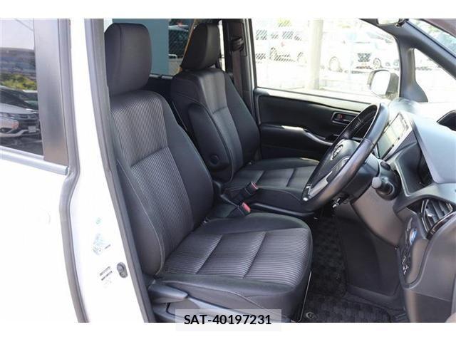 Toyota VOXY HYBRID 2017-10 6999144-14