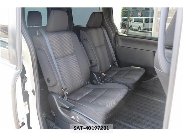 Toyota VOXY HYBRID 2017-10 6999144-15