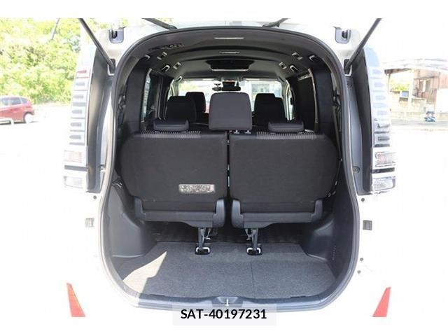 Toyota VOXY HYBRID 2017-10 6999144-17