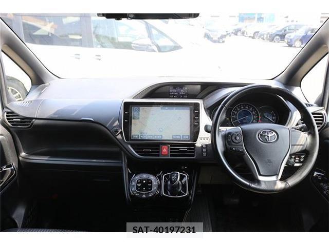 Toyota VOXY HYBRID 2017-10 6999144-18