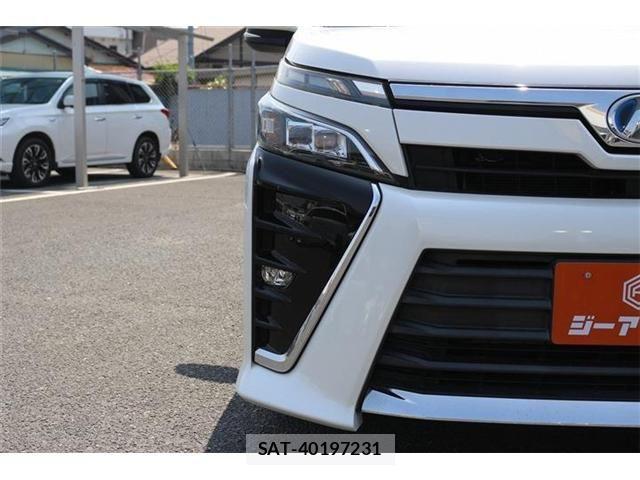 Toyota VOXY HYBRID 2017-10 6999144-25