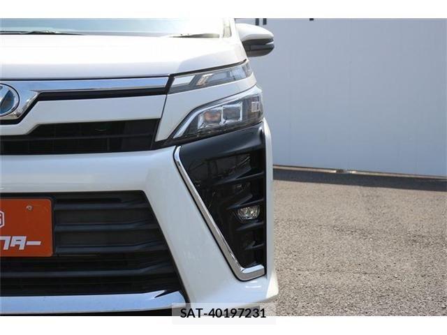 Toyota VOXY HYBRID 2017-10 6999144-26