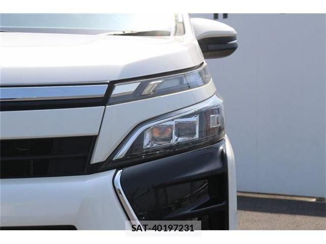 Toyota VOXY HYBRID 2017-10 6999144-27
