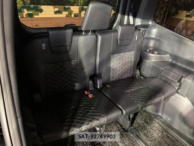 Toyota VOXY HYBRID 2023-09 6999122-8