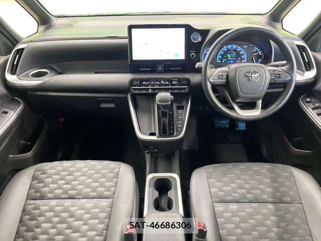 Toyota VOXY HYBRID 2022-09 6999135-1