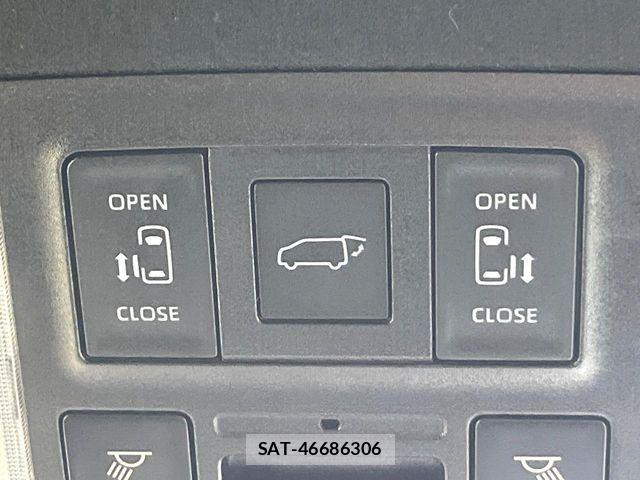 Toyota VOXY HYBRID 2022-09 6999135-4